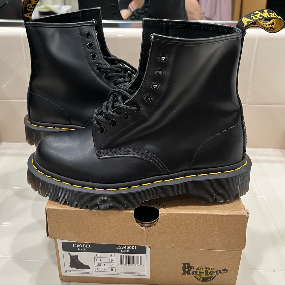 Women’s Size 8 Authentic Doc Martins
